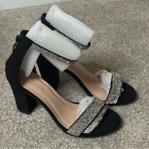 NWOT Top Moda black and rhinestone block heel shoes size women’s 5.5